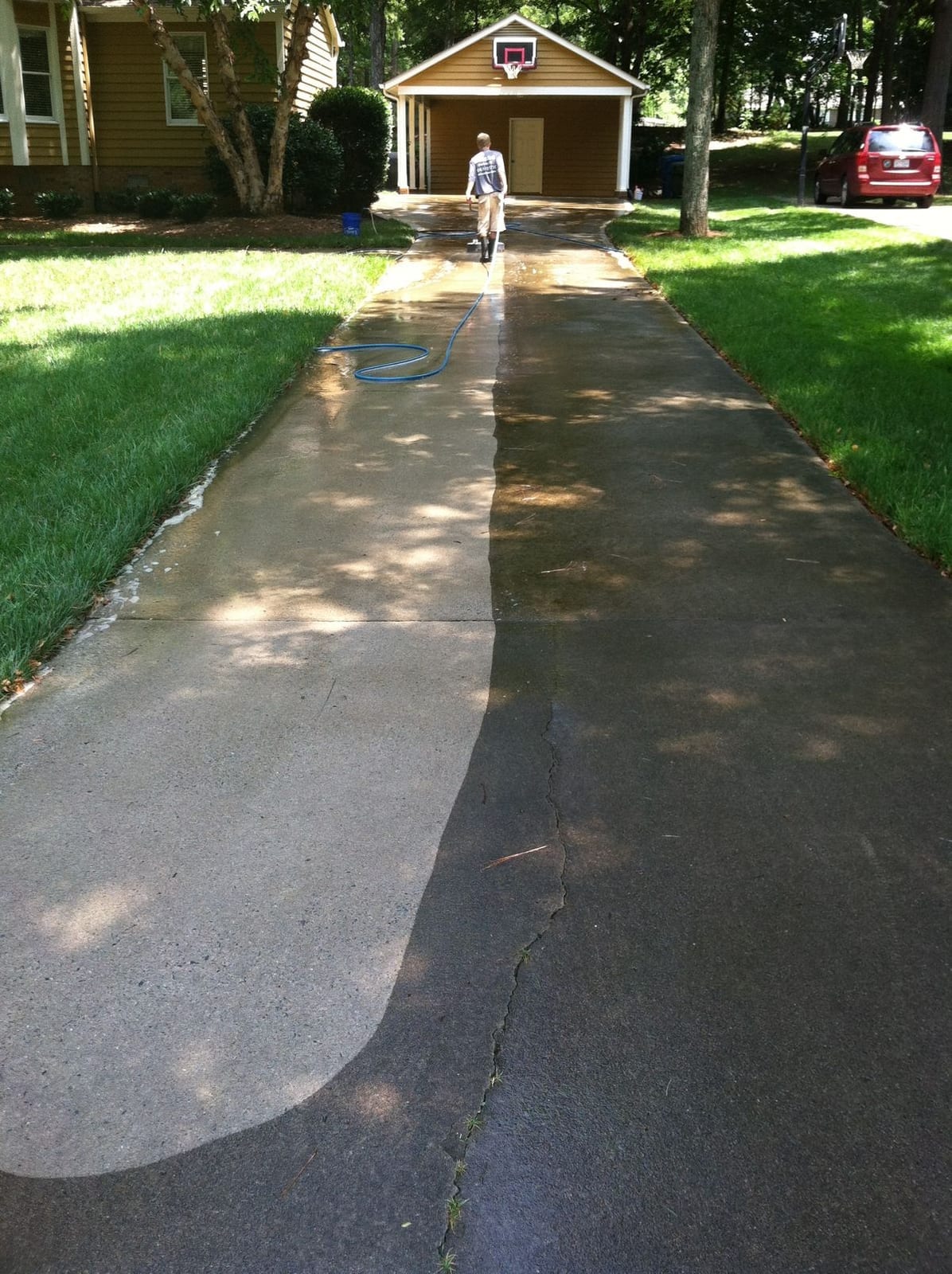 House washing service in progress